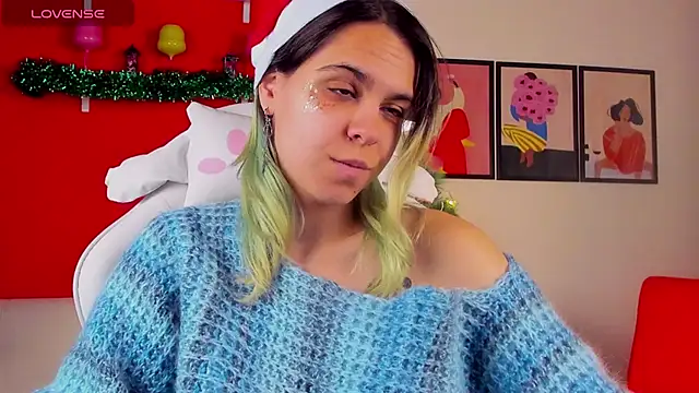 LiraBelle online show from 12/17/25, 03:23