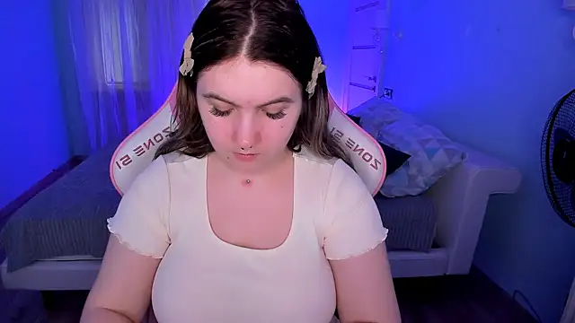 lovelyy julia online show from 02/24/26, 08:23