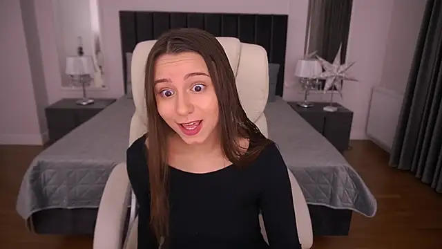 Snapshot of TinyNatalie chatting on 12/15/25, 02:38 TinyNatalie online show from 12/15/25, 02:38