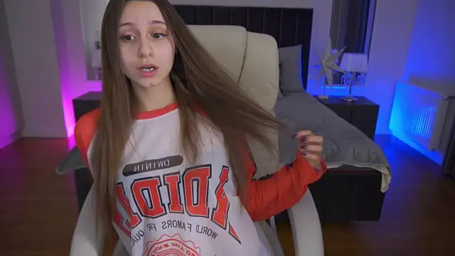 TinyNatalie online show from 02/17/26, 03:25