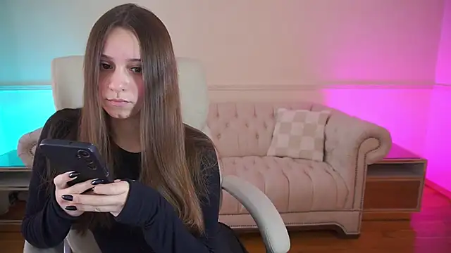 TinyNatalie online show from 04/01/26, 02:14