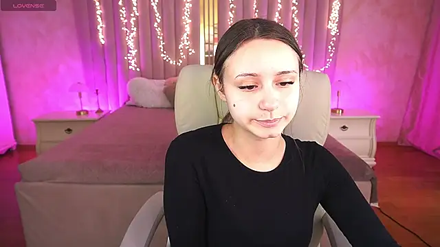 TinyNatalie online show from 04/09/26, 01:16