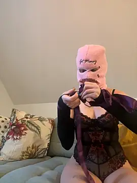 Snapshot of norafack33 chatting on 11/22/25, 03:11 norafack33 online show from 11/22/25, 03:11