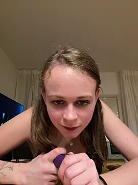 Snapshot of norafack33 chatting on 11/24/25, 05:23 norafack33 online show from 11/24/25, 05:23