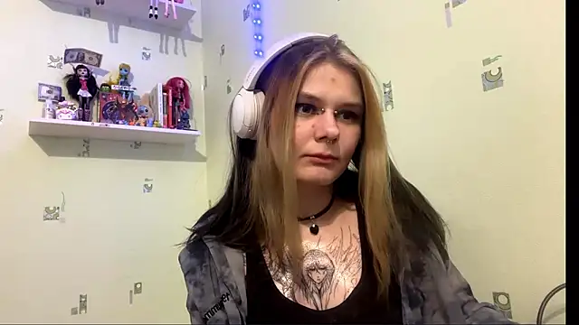 Snapshot of TraceeSchutt chatting on 01/14/26, 08:36 TraceeSchutt online show from 01/14/26, 08:36