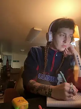 Snapshot of ashtrayhaterz chatting on 11/26/25, 07:48 ashtrayhaterz online show from 11/26/25, 07:48