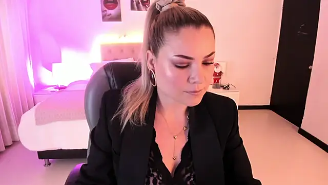 Violeta Hotter online show from 12/02/25, 11:04