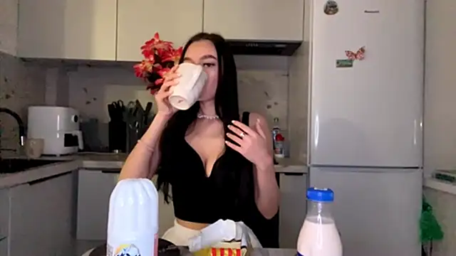 KristaLarmon online show from 11/29/25, 05:05