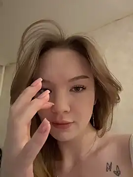 Snapshot of feral__berryss chatting on 11/23/25, 03:01 feral berryss online show from 11/23/25, 03:01