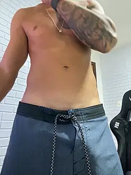 Snapshot of enzofelipe chatting on 11/23/25, 02:06 enzofelipe online show from 11/23/25, 02:06