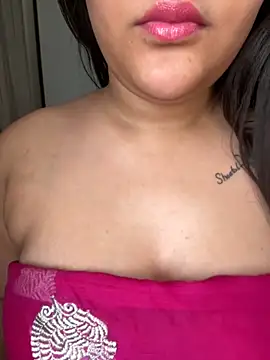 Snapshot of DivyaSharma999 chatting on 11/25/25, 03:17 DivyaSharma999 online show from 11/25/25, 03:17