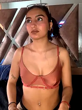 Snapshot of ZoeJohnson_Pink chatting on 11/26/25, 12:50 ZoeJohnson Pink online show from 11/26/25, 12:50