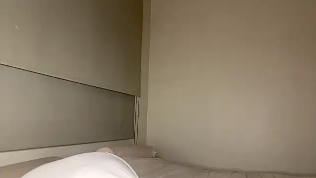 Snapshot of heyitsmia chatting on 12/02/25, 12:49 heyitsmia online show from 12/02/25, 12:49