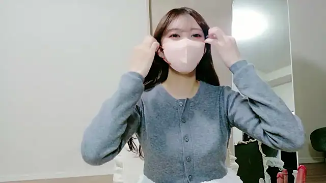 Snapshot of alicechan_v chatting on 06/19/26, 11:25 alicechan v online show from 06/19/26, 11:25