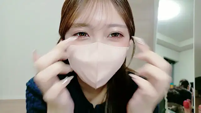 Snapshot of alicechan_v chatting on 06/30/26, 01:23 alicechan v online show from 06/30/26, 01:23