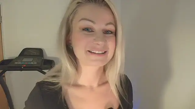 Snapshot of Sweet_Eira chatting on 01/18/26, 04:00 Sweet Eira online show from 01/18/26, 04:00