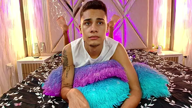 Snapshot of The_big_twink_x chatting on 12/16/25, 08:47 The big twink x online show from 12/16/25, 08:47