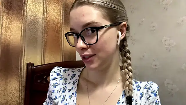 MichikoWienandt online show from 11/26/25, 05:08