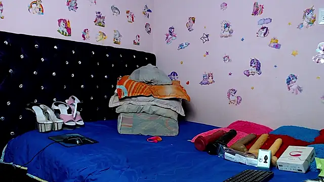 ShantalTsFox online show from 02/10/26, 02:15