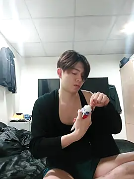 Snapshot of twtung_tung chatting on 11/28/25, 02:42 twtung tung online show from 11/28/25, 02:42