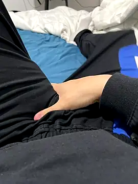 Snapshot of Daisuke_01 chatting on 12/16/25, 04:06 Daisuke 01 online show from 12/16/25, 04:06