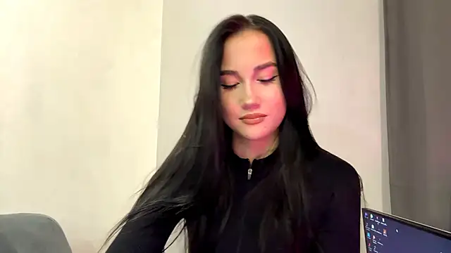 Snapshot of Beautyofnlka chatting on 11/25/25, 01:00 Beautyofnlka online show from 11/25/25, 01:00