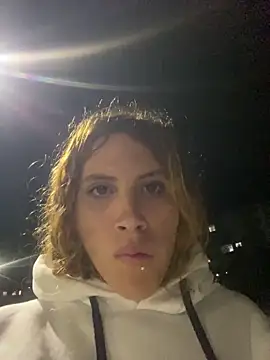 Snapshot of Labby18 chatting on 11/24/25, 12:32 Labby18 online show from 11/24/25, 12:32