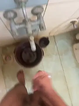 Snapshot of cumm_boyyy chatting on 11/27/25, 05:09 cumm boyyy online show from 11/27/25, 05:09