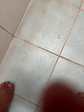 Snapshot of cumm_boyyy chatting on 11/30/25, 04:05 cumm boyyy online show from 11/30/25, 04:05