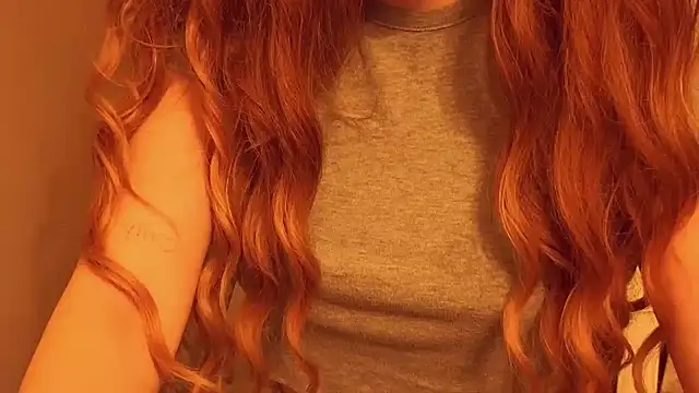 Snapshot of Celestella chatting on 12/14/25, 06:12 Celestella online show from 12/14/25, 06:12