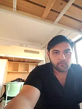 Snapshot of Koma001 chatting on 11/25/25, 08:03 Koma001 online show from 11/25/25, 08:03