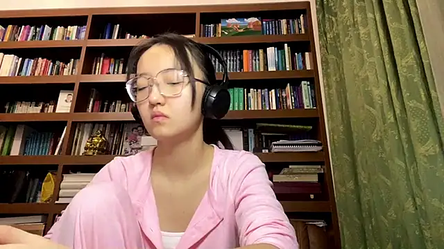 LinaClous online show from 01/18/26, 04:11