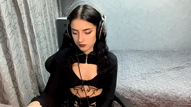 Snapshot of Meowluly chatting on 11/24/25, 09:14 Meowluly online show from 11/24/25, 09:14