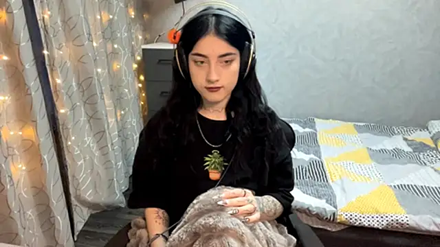 Meowluly online show from 12/03/25, 09:24