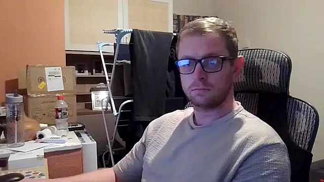 Snapshot of randomgin chatting on 12/16/25, 04:01 randomgin online show from 12/16/25, 04:01