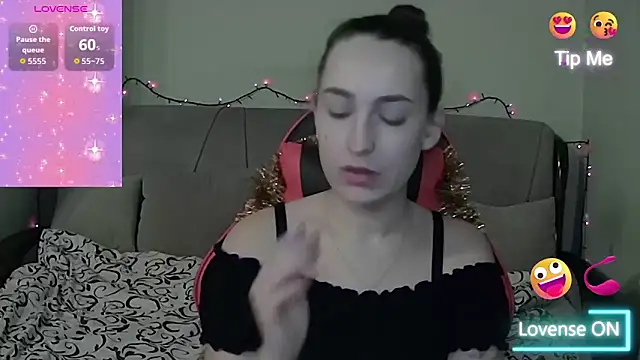 Snapshot of Star_Kate chatting on 12/17/25, 05:19 Star Kate online show from 12/17/25, 05:19