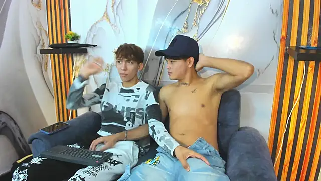 Alex LatinBoy18 online show from 12/01/25, 12:10