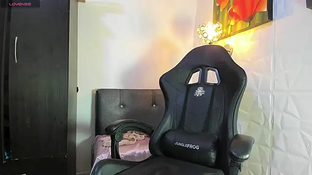 Snapshot of Miss_clarepocahose chatting on 11/25/25, 02:22 Miss clarepocahose online show from 11/25/25, 02:22