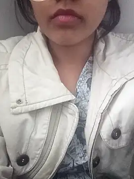 Snapshot of Gunjan_01 chatting on 11/28/25, 05:54 Gunjan 01 online show from 11/28/25, 05:54