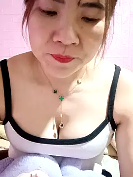 Lily-ross22 online show from 11/30/25, 09:57