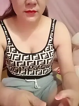 Snapshot of Lily-ross22 chatting on 06/11/26, 01:49 Lily-ross22 online show from 06/11/26, 01:49