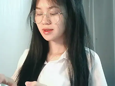 Snapshot of Nunaa18 chatting on 11/26/25, 04:46 Nunaa18 online show from 11/26/25, 04:46