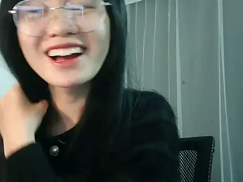 Snapshot of Nunaa18 chatting on 11/26/25, 04:52 Nunaa18 online show from 11/26/25, 04:52