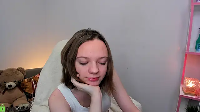 Olivia Riesz online show from 12/17/25, 01:11