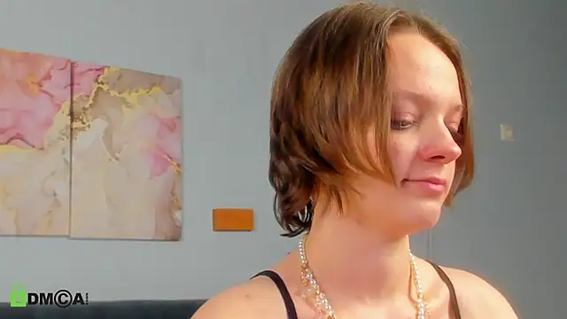 Olivia Riesz online show from 05/07/26, 01:33