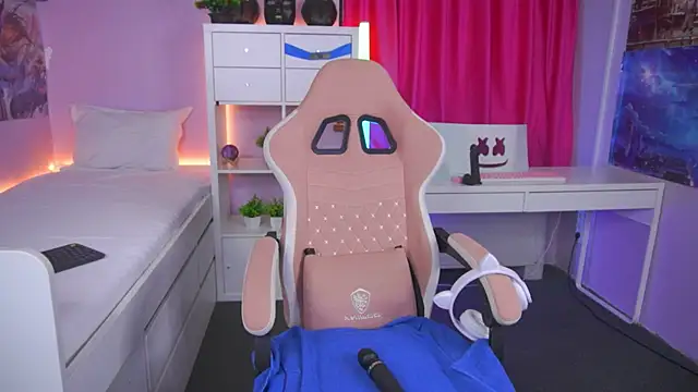 Snapshot of Sunny_Glow chatting on 11/27/25, 05:53 Sunny Glow online show from 11/27/25, 05:53