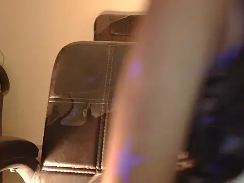 cute mahira online show from 12/04/25, 07:11