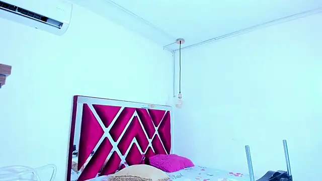 VALERIAQUEENTS   online show from 03/13/26, 04:52