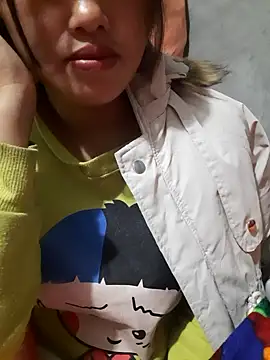 Snapshot of mai-mai-97 chatting on 11/30/25, 02:43 mai-mai-97 online show from 11/30/25, 02:43