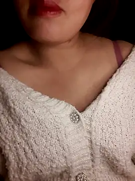 Snapshot of mai-mai-97 chatting on 12/17/25, 04:46 mai-mai-97 online show from 12/17/25, 04:46